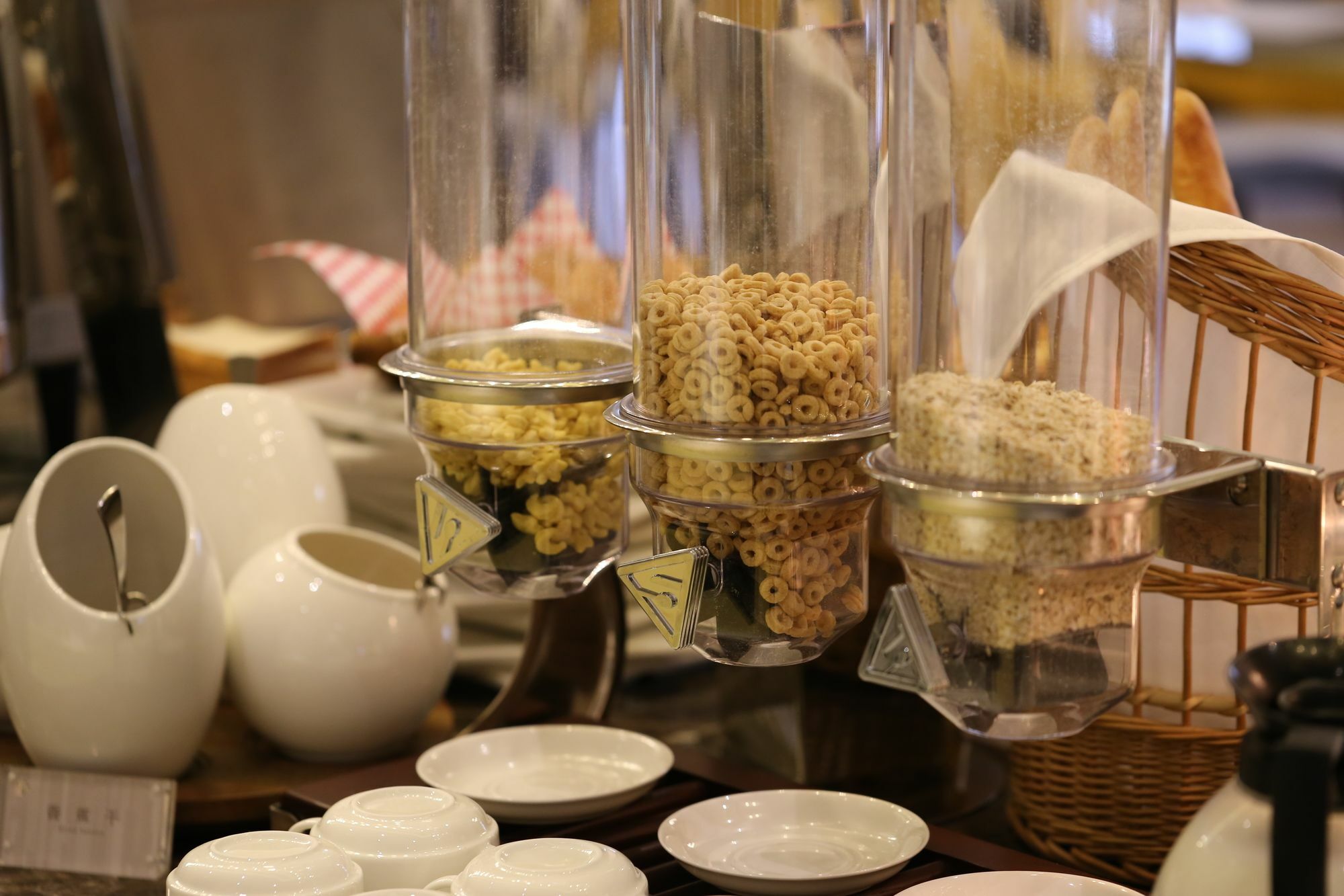 Jinjiang Metropolo Classiq Nanjing Road Hotel 4*