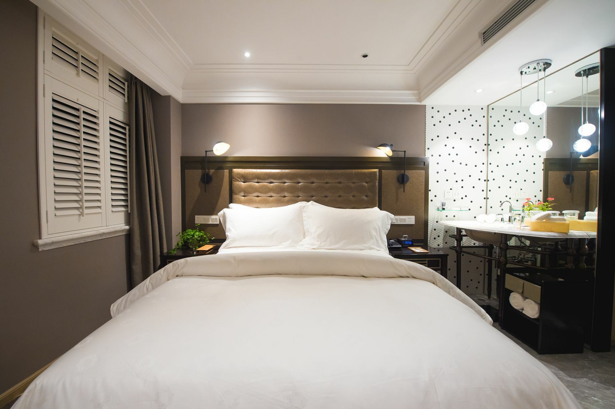 Jinjiang Metropolo Classiq Nanjing Road Hotel 4*
